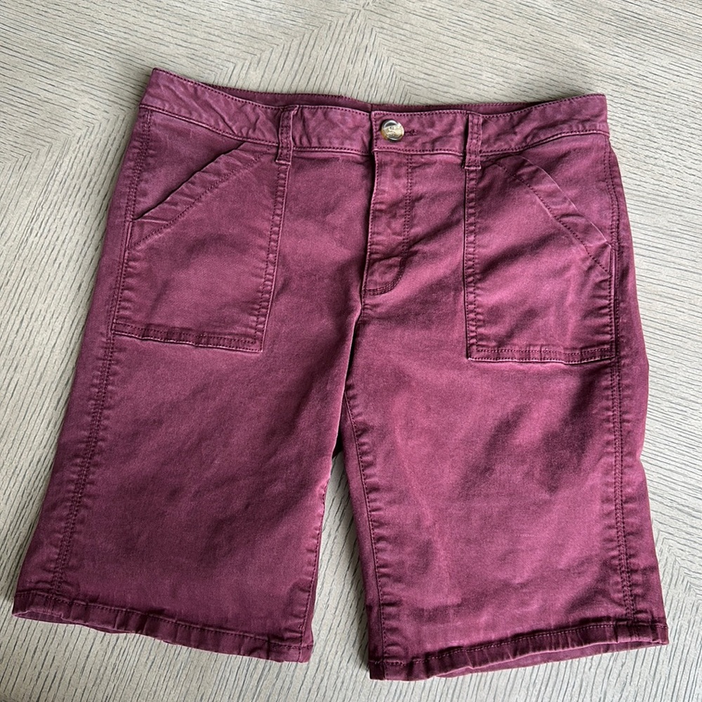 American Eagle - 10" Cranberry Tailored Women’s Bermuda Shorts - SZ 8